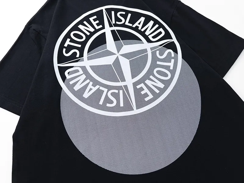 W653#P110💰 [Stone lsland/Stone Island summer new double-shadow big compass printed pattern short-sleeved T-shirt] ⚠️[Original creation, high control of details] - Made of 260 grams of combed cotton, 32-count double yarn, soft and comfortable to the touch, sweat-absorbent and breathable. - Simple, basic and versatile style, original quality, the first choice for couples. - Made in a large factory, four needles and five threads on the shoulder, neatly arranged, high quality workmanship. - Same style for men and women. Very versatile, one piece for everyone, details are clearly visible. Color: Black White Size: M L